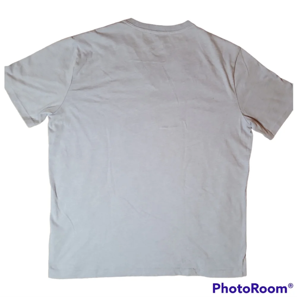 Banana Republic V-Neck shirt